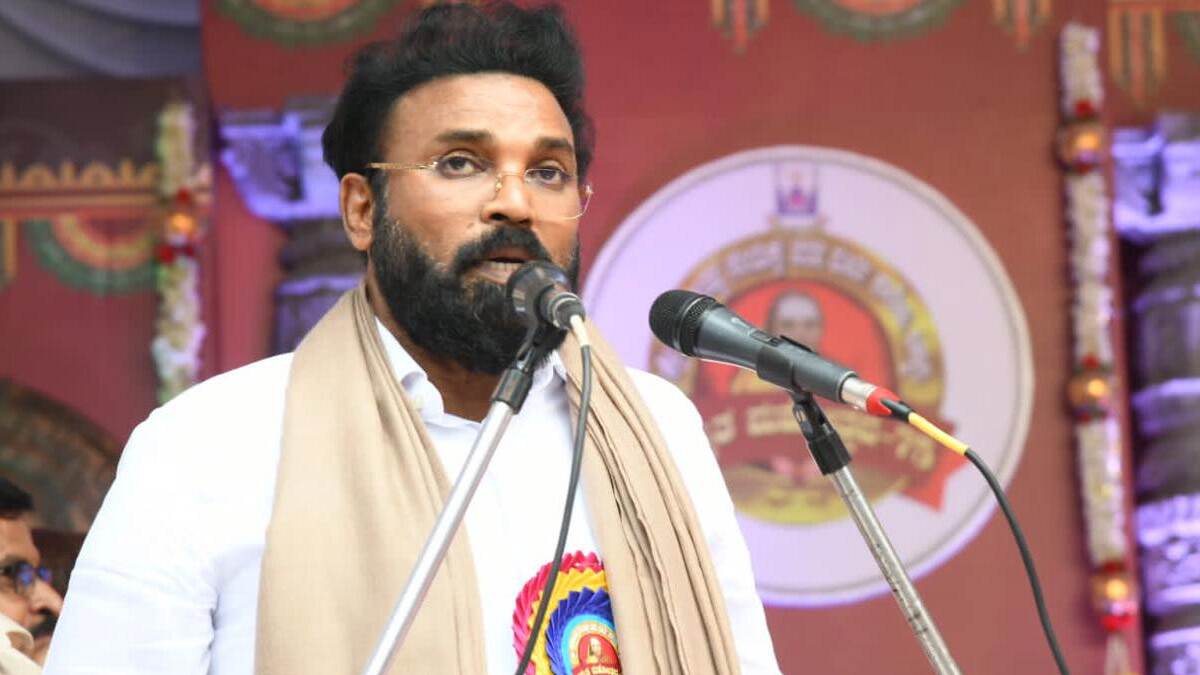 Karnataka: 'मी कॉपी करुन दहावी पास झालो, चिटिंग करण्यात Ph.D'; कर्नाटकचे मंत्री श्रीरामुलु यांनी विद्यार्थ्यांसमोर केली स्वत:ची पोलखोल