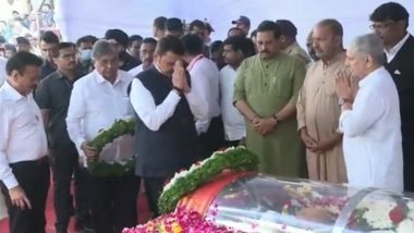Mukta Tilak Tribute: उपमुख्यमंत्री देवेंद्र फडणवीस, चंद्रकांत पाटील, गिरीश महाजन आदी नेत्यांनी मुक्ता टिळक यांच्या पार्थिवाचे अंत्यदर्शन घेवून वाहिली श्रद्धांजली, Watch Video