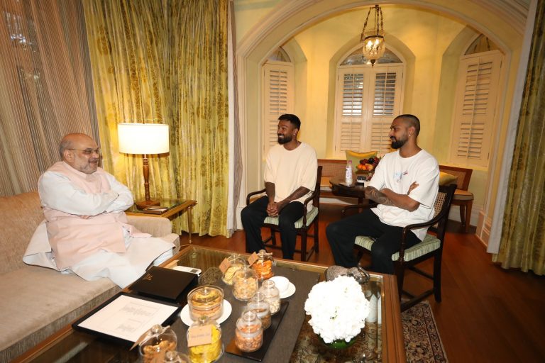 Pandya Brothers Meet HM Amit Shah: पांड्या बंधूंनी घेतली गृहमंत्री अमित शहा यांची भेट, पहा फोटो