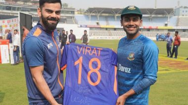 IND vs BAN कसोटी सामना झाल्यानंतर Virat Kohli ने Mehidy Hasan ला दिलं खास भेट, पहा फोटो