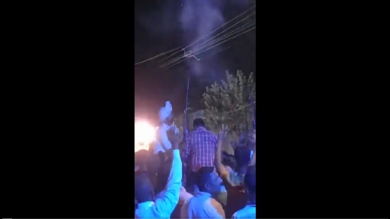 Kolhapur News:  नवरदेवाकडून घोड्यावर बसून हवेत गोळीबार, व्हिडिओ सोशल मीडियावर व्हायरल