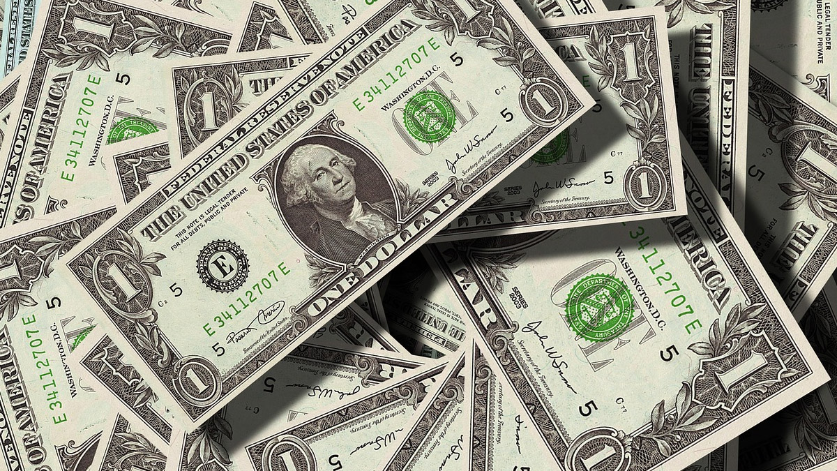 Remittance Tax: अमेरिकेतील भारतीयांसाठी दिलासा; परदेशी हस्तांतरण कर 3.5% वरून 1% वर कमी, देशात पैसे पाठवणे झाले स्वस्त