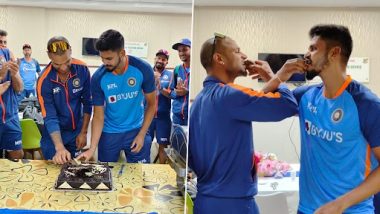 Shikhar Dhawan, Shreyas Iyer Birthday Celebration: टीम इंडिया सोबत शिखर धवन, श्रेयस अय्यर यांनी कापला बर्थ डे केक; पहा फोटोज