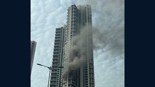 Mumbai One Avighna Park Fire: मुंबई मध्ये अविघ्न पार्क इमारतीमध्ये पुन्हा आग; शॉर्ट सर्किटमुळे आग लागल्याचा अंदाज (Watch Video)