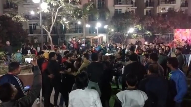 New Year Party Fight: न्यू इयर पार्टीत जोरदार राडा, शुल्लक सेल्फी घेण्यावरुन वाद शिगेला; Watch Video