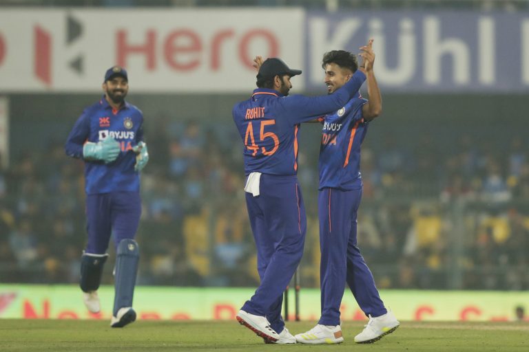 IND vs SL 1st ODI Live Score: सात फलंदाज बाद होवून श्रीलंकेचा संघ संकटात, उमरान मलिकने घेतल्या तीन विकेट