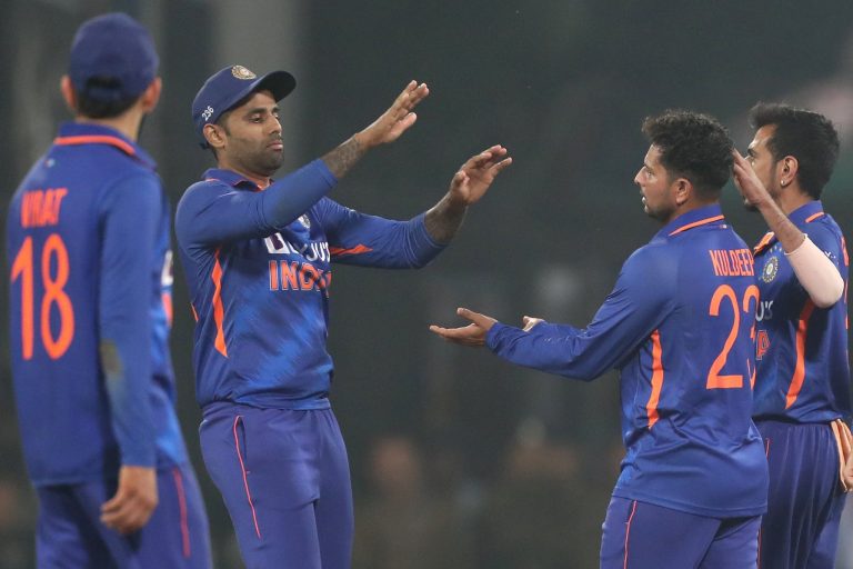 IND vs NZ 1st T20 Live Score: न्यूझीलंडला तिसरा धक्का, कुलदीप यादवने फिलिप्स केले बाद