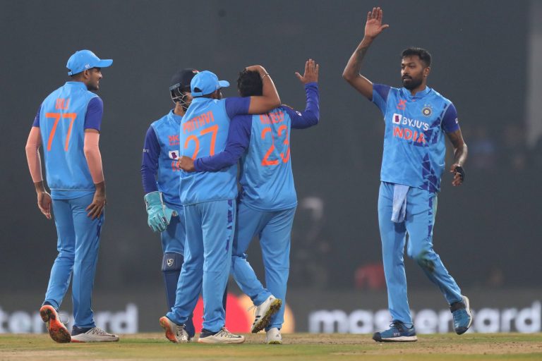 IND vs NZ 2nd T20 Live Score: न्यूझीलंडने भारताला दिले 100 धावांचे लक्ष्य, भारतीय फिरकीपटूंची जलवा