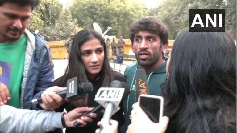 Wrestlers Protest: भारतीय ऑलिम्पिक असोसिएशनचा मोठा निर्णय, WFI च्या सर्व आउटगोइंग अधिकाऱ्यांना तात्काळ प्रभावाने प्रशासकीय कामकाज करण्यास बंदी