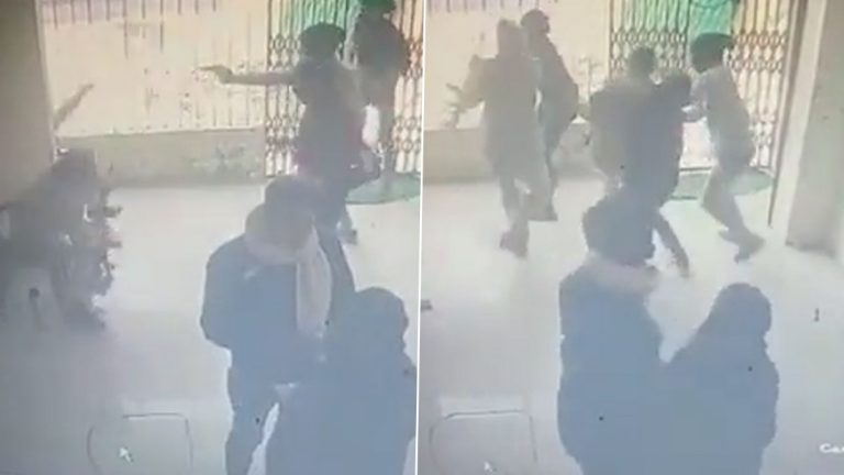 Bank Robbery Video: बॅंक लुटण्यास आलेल्या सशस्त्र दरोडेखोरांची दोन महिला पोलिस हवालदारांनी खोड मोडली, पहा व्हिडीओ