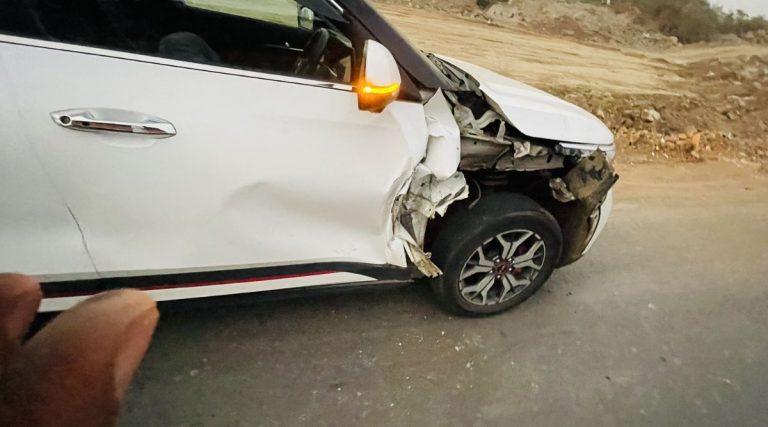 Writer Prajakt Deshmukh Accident: प्रख्यात मराठी लेखक प्राजक्त देशमुख यांचा अपघात; थोडक्यात बचावला जीव (Watch)