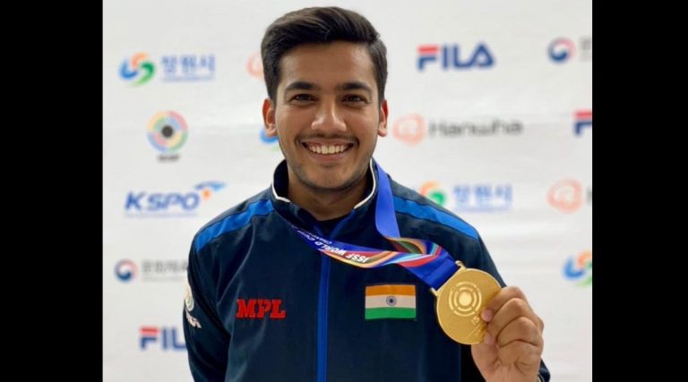 ISSF World Cup 2023: नेमबाजी विश्वचषक स्पर्धेत ऑलिंपियन Aishwary Pratap Singh Tomar ने जिंकले सुवर्ण पदक