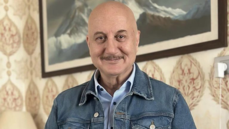 Anupam Kher: आम्ही आधीच श्रीमंत असलेल्या परदेशी संस्थांना देणगी देतो - अनुपम खेर