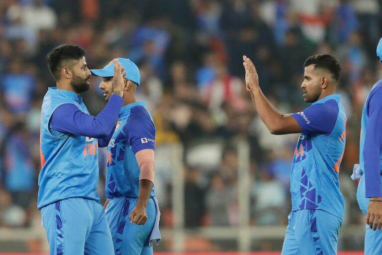 IND vs NZ 3rd T20I Live Score Update: न्यूझीलंडला सातवा धक्का, मिचेल सँटनरनंतर शिवम मावीने ईश सोधीला केले बाद