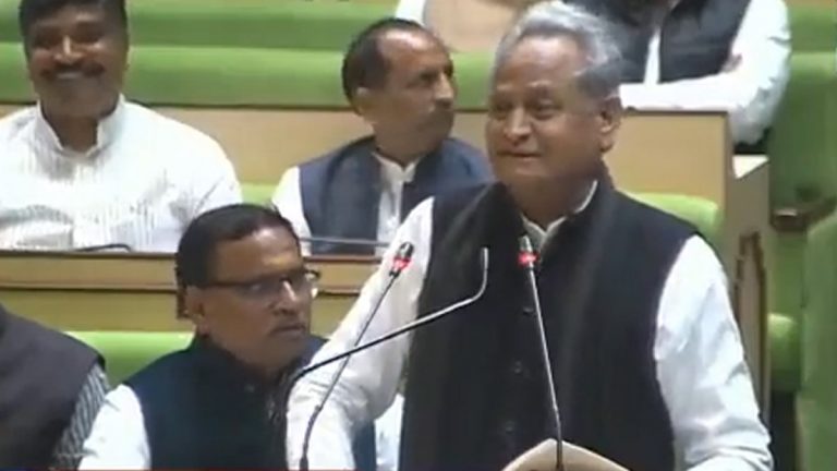 Rajasthan Budget 2023: CM Ashok Gehlot यांनी वाचला जुना अर्थसंकल्प; विरोधकांनी गदारोळ घालत उपस्थित केला 'अर्थसंकल्प लीक' झाल्याचा आरोप