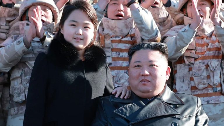 Kim Jong Un ची मुलगी, Ju Ae सारखे नाव असल्या प्रत्येक मुलीला, महिलेला नाव बदलावे लागणार, जाणून घ्या संपूर्ण माहिती