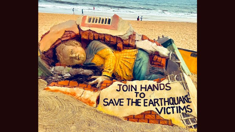 Earthquake in Turkey and Syria: Odisha चे सॅन्ड आर्टिस्ट Sudarsan Pattnaik यांनी साकारलं पुरीच्या समुद्रकिनारी खास वाळूशिल्प (View Image)