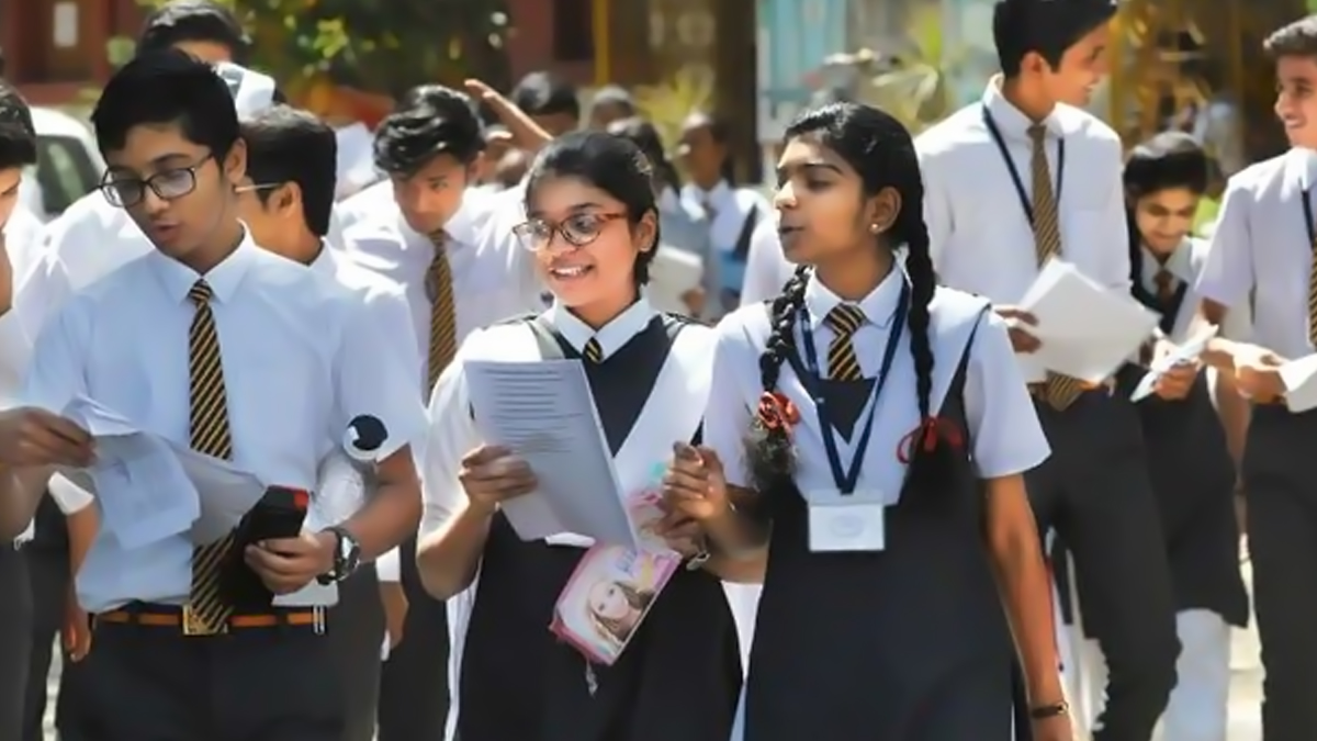 NCERT ने राज्यशास्त्राच्या अभ्यासक्रमातून हटवला गांधी हत्या, RSS, नथुराम गोडसे चा इतिहास