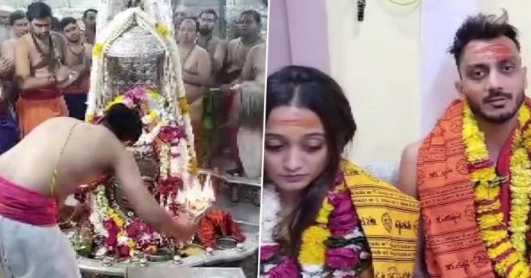 Axar Patel With Wife Meha Visited Mahakal: अक्षर पटेलने पत्नी मेहासोबत उज्जैनच्या महाकालेश्वर मंदिरात केली प्रार्थना, पहा व्हिडिओ