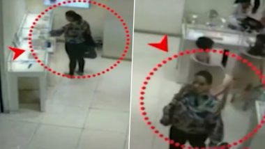 Pune Engineer Stealing Video: पुण्यात महिला इंजिनिअरने फोनिक्स मॉलमधून चोरले सोन्याचे ब्रेसलेट; आरोपी महिलेला अटक, पहा व्हिडिओ