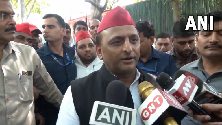 Akhilesh Yadav on Congress: प्रादेशिक पक्षांना पुढे करुन काँग्रेसने भाजपविरोधी लढाई जिकू शकेन- अखिलेश यादव (Watch Video)