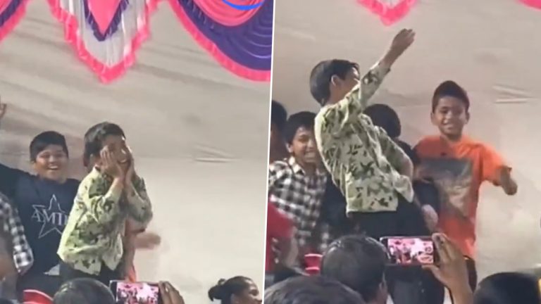 Viral Video Of Boy Dancing On Chandra Song: शाळेच्या कार्यक्रमात 'चंद्रा' वर प्रेक्षकांमध्येच थिरकला चिमुकला; अदांमध्ये गौतमी पाटील ला टक्कर (Watch Video)