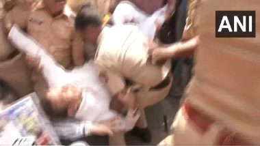 Mumbai: मुंबईतील NSE स्टॉक एक्स्चेंज बाहेर आंदोलन करणारे काँग्रेस नेते पोलिसांच्या ताब्यात (Watch Video)