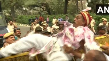 Congress Protest Over Adani Row: अदानी मुद्द्यावरुन काँग्रसचे आंदोलन, नवरदेवाच्या वेशात, पैशांची माळ घातलेल्या आंदोलकाचा व्हिडओ व्हायरल