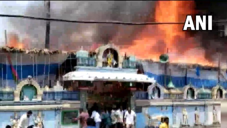 Fire Breaks out At a Temple: राम नवमी उत्सवादरम्यान मंदिराला आग, व्हिडिओ व्हायरल; उत्सवादरम्यान अनेक ठिकाणी दुर्घटना (Watch Video)