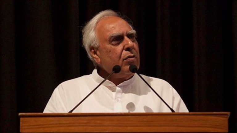 President of the Supreme Court Bar Association Election: ज्येष्ठ विधिज्ञ Kapil Sibal यांनी जिंकली सर्वोच्च न्यायालय बार असोसिएशनच्या अध्यक्षपदाची निवडणूक