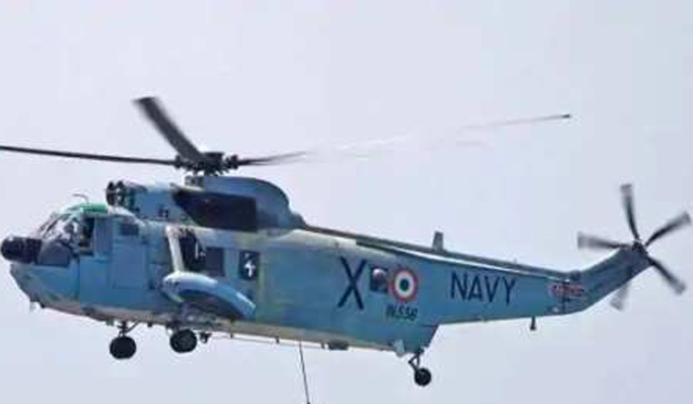 Indian Navy Helicopter ला मुंबई जवळ अपघात, क्रु सुरक्षित; तपासाचे आदेश