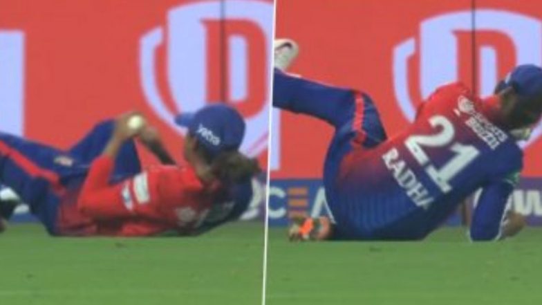 Radha Yadav Catch Video: राधा यादवने दाखवली चपळता, डाइव करून पकडला आश्चर्यकारक झेल, दीप्ति शर्माही राहिली बघत, पहा व्हिडिओ