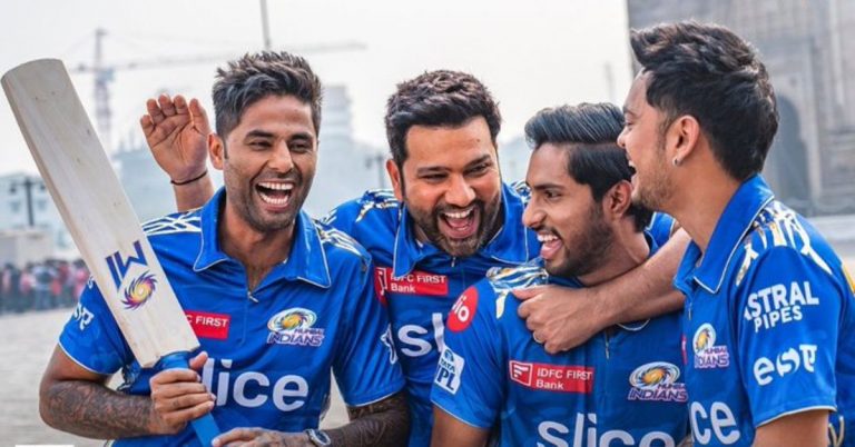 Mumbai Indians New Jersey: मुंबई इंडियन्सची नवी जर्सी रिलीज, रोहित शर्माचा पलटण दिसणार आता नव्या अवतारात