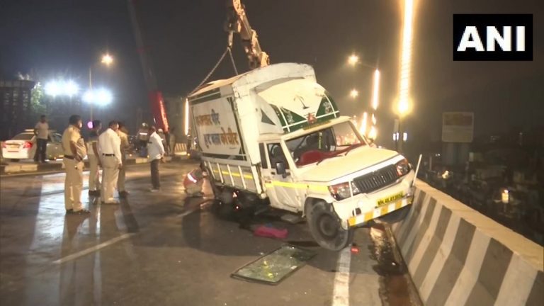 Western Express Highway Accident: वेस्टर्न एक्स्प्रेस महामार्गावरील वाकोला ब्रिजवर वाकोला येथेअपघात, एक ठार