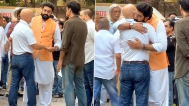 Abhishek Bachchan-Anupam Kher Emotional Video: सतीश कौशिक यांच्या निधनानंतर अनुपम खेर यांना धीर देताना दिसला अभिषेक बच्चन; भावनिक व्हिडीओ व्हायरल (Watch)