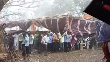 Beed Unseasonal Rain: बीडमध्ये अवकाळी पावसाने वऱ्हाडी मंडळींना झोडपून काढले (पहा व्हिडिओ)