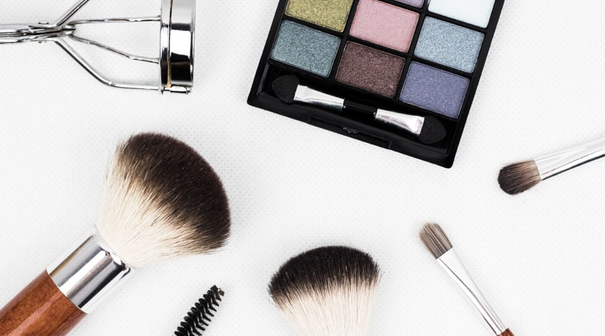 Makeup Brushes Dirtier Than Toilet Seat: टॉयलेट सीटपेक्षा मेकअप ब्रशवर असतात जास्त  बॅक्टेरिया; अभ्यासामध्ये समोर आले धक्कादायक सत्य