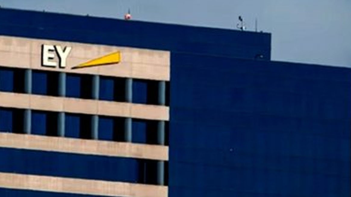 Layoffs at Ernst & Young अमेरिकेमध्ये EY करणार 3000 जणांची नोकर कपात