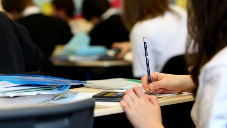 UGC Guidelines For Exams In Local Language: अभ्यासक्रम इंग्रजीत असला तरी, विद्यार्थ्यांना स्थानिक भाषेत परीक्षा देण्यास मुभा द्या; युसीसी द्वारे विद्यापीठांना सूचना