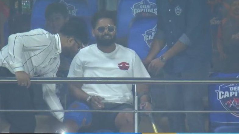 IPL 2023 DC vs GT: दिल्लीला प्रोत्साहन देण्यासाठी Rishabh Pant पोहोचला स्टेडियमध्ये, पाहा व्हिडिओ