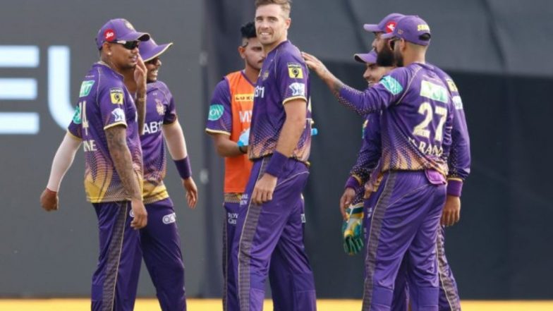 IPL 2023 KKR vs RCB, Live Score Update: रॉयल चॅलेंजर्स बंगळुरूचा अर्धा संघ पॅव्हेलियनमध्ये परतला, शाहबाज अहमदला सुनील नरेनने केले बाद 