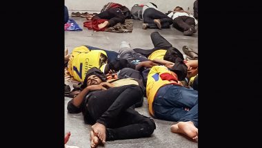 CSK Fans Sleeping at Railway Station: अहमदाबादमधील रेल्वे स्टेशनवर झोपलेल्या CSK चाहत्यांचे फोटो व्हायरल, मॅच रद्द झाल्याने उघड्यावर झोपावे लागले