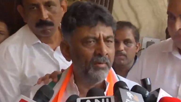 Karnataka Assembly Election 2023: विधानसभा निवडणुकीतील काँग्रेसच्या विजयानंतर DK Shivakumar झाले भावूक; पक्षाचे कार्यकर्ते आणि मतदारांचे मानले आभार, Watch Video