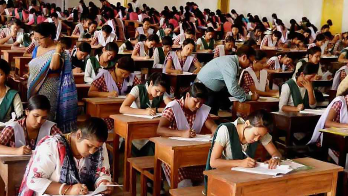 CBSE Board Exam 2024 Datesheet: CBSE बोर्डाकडून सुधारित वेळापत्रक झालं जाहीर; 'या' दिवशी होणार दहावी आणि बारावीच्या परीक्षा