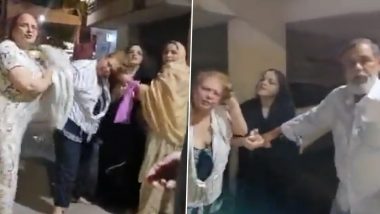 Mira-Bhayandar Shocker: भटक्या कुत्र्यांना खायला दिल्याने वृद्ध महिलेला बेदम मारहाण; Watch Video