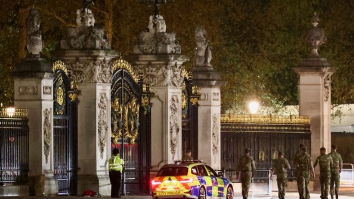 Coronation Ceremony of King Charles III पूर्वी  Buckingham Palace परिसरात संदिग्ध व्यक्तीला अटक; काही शस्त्र, काडतूसं आढळली