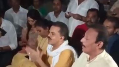 Hanuman Chalisa By Congress: कर्नाटकात विधानसभा निवडणूकीतील दणदणीत विजया नंतर महाराष्ट्रात कॉंग्रेस नेत्यांनी वाचली 'हनुमान चालीसा' (Watch Video)