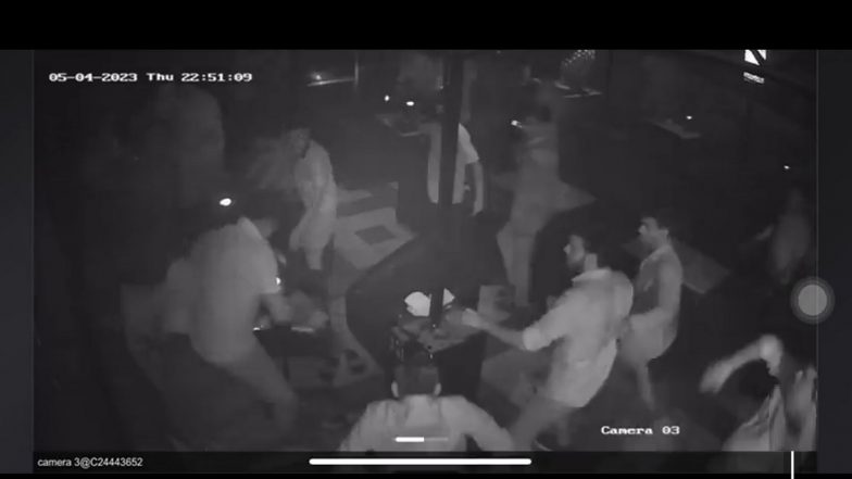 Hukka Parlor CCTV Footage: नवी मुंबईमध्ये हुक्का पार्लरमध्ये तरुणांमध्ये जोदार राडा, बेदम मारहाणीचा प्रकार सीसीटीव्हीत कैद (Watch Video)