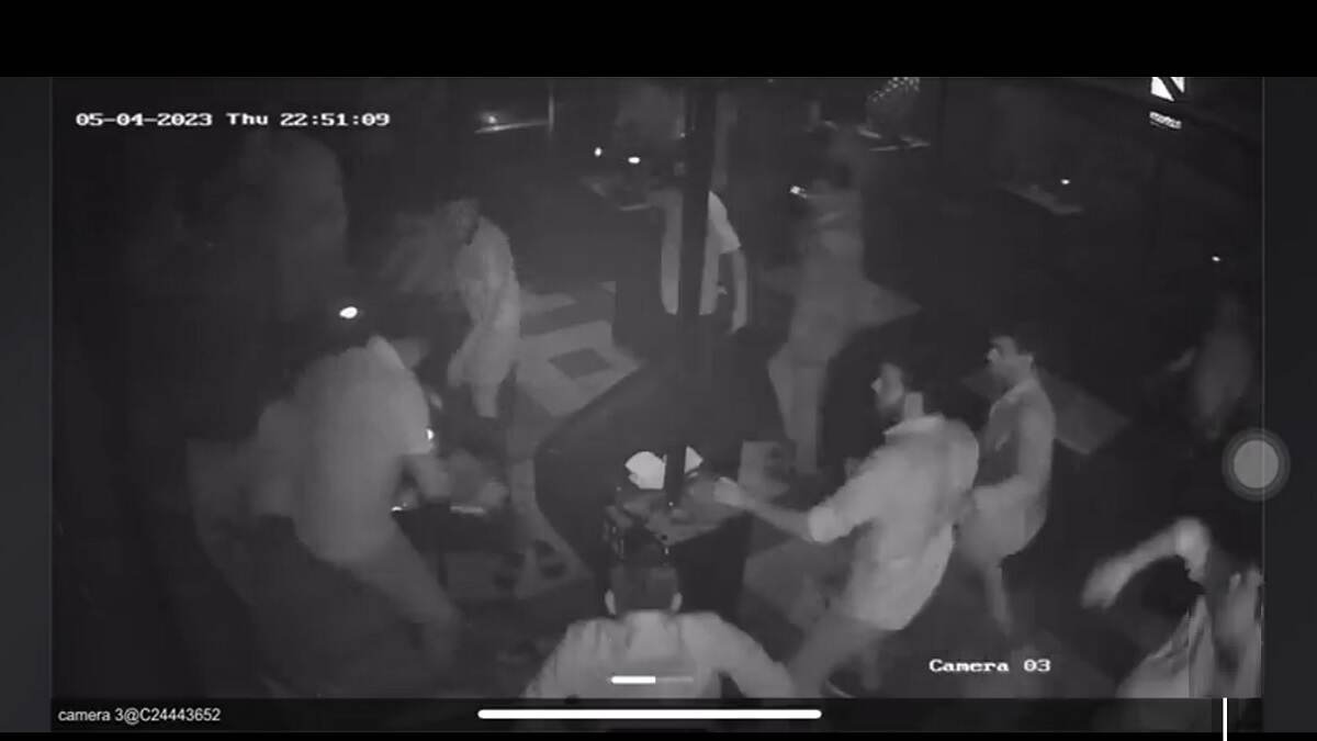 Hukka Parlor CCTV Footage: नवी मुंबईमध्ये हुक्का पार्लरमध्ये तरुणांमध्ये जोदार राडा, बेदम मारहाणीचा प्रकार सीसीटीव्हीत कैद (Watch Video)