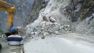 Badrinath Yatra 2023: दरड कोसळल्याने बद्रीनाथ महामार्ग पूर्ण बंद; पहा अंगावर काटा आणणारा व्हिडिओ (Watch Video)